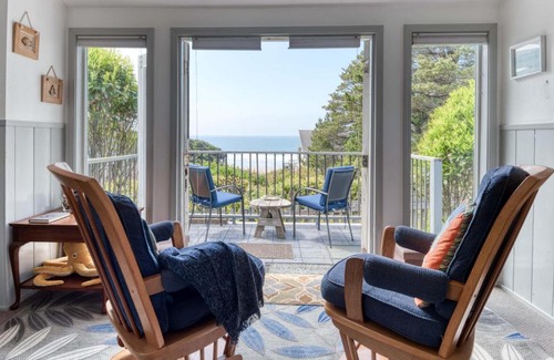Lincoln Beach House | Breeze Cottage