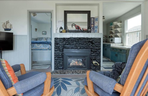 Lincoln Beach House | Breeze Cottage