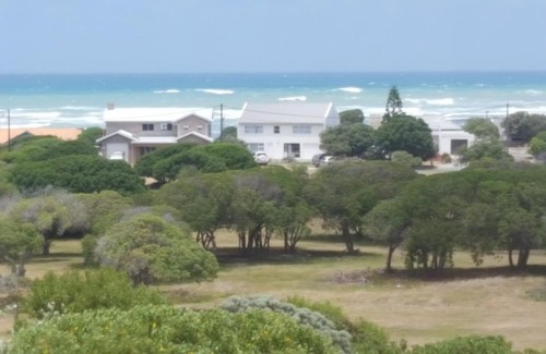 L'Agulhas House | Breeze in