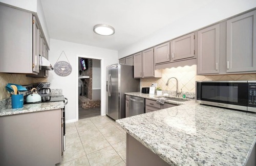 Del Rio House | ~Breezy Blue Bliss Sleeps 13 Cool Pool~