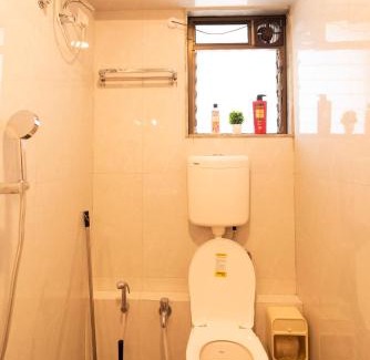 Santacruz Apartment | Breezy, Bright, Upper Floor 2bhk nr BKC & Airport