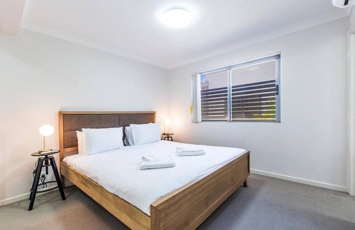 Gaythorne Apartment | Breezy Gaythorne near Enoggera Dam and Popular Hikes