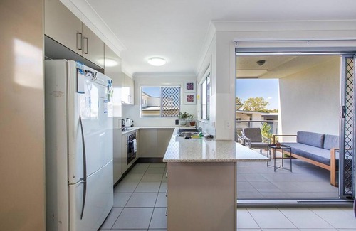 Gaythorne Apartment | Breezy Gaythorne near Enoggera Dam and Popular Hikes
