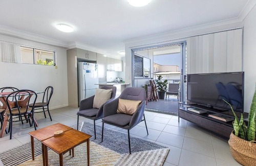 Gaythorne Apartment | Breezy Gaythorne near Enoggera Dam and Popular Hikes
