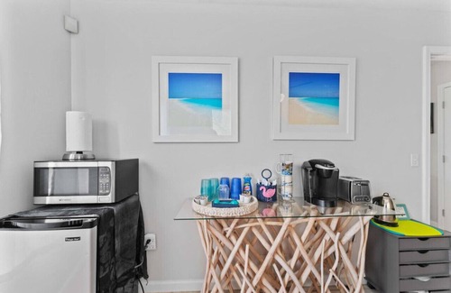 Jacksonville Beach Condo | Breezy Retreat!Walk to Beach!Bikes!Near Mayo too!