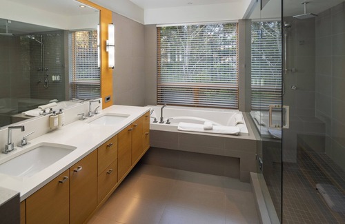 Brentwood Bay Hotel | Brentwood Bay Resort & Spa
