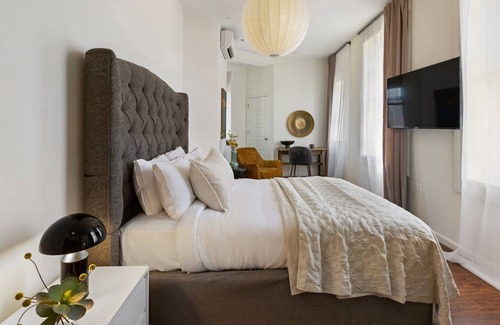 Downtown Baltimore Hotel | Brexton Hotel | Bright Open Studio