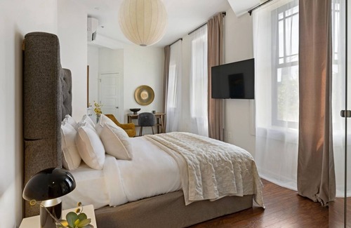 Downtown Baltimore Hotel | Brexton Hotel | Bright Open Studio