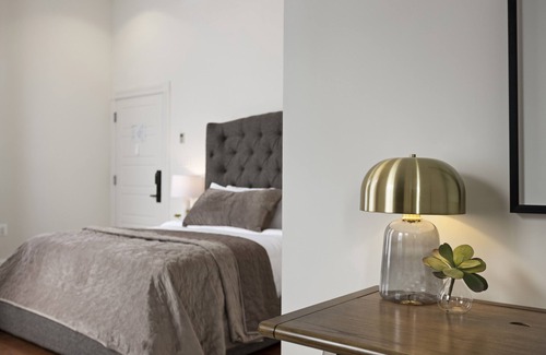 Downtown Baltimore Hotel | Brexton Hotel - Charming Studio in Mt. Vernon