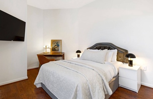Downtown Baltimore Hotel | Brexton Hotel - Charming Studio in Mt. Vernon