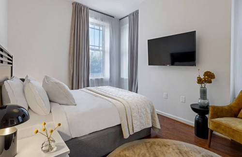 Downtown Baltimore Hotel | Brexton Hotel | Cozy Open Studio