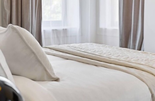 Downtown Baltimore Hotel | Brexton Hotel | Cozy Open Studio