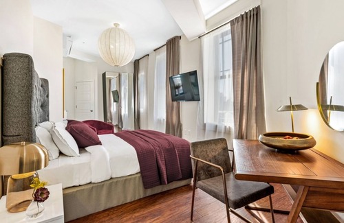 Downtown Baltimore Hotel | Brexton Hotel | Touchless Gorgeous Studio