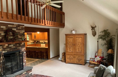 Lakeville House | Briar Hill Summit Circle with Boat Slip