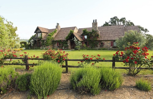 Templeton House | Briarwood Cottage is a four-bedroom, idyllic getaway on the ONX Estate Vineyard!