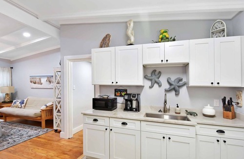 Jekyll Island House | Brice Sea Shell Stay - charming Jekyll Island duplex short walk to beach