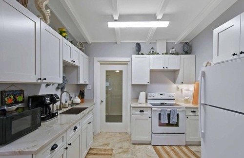 Jekyll Island House | Brice Sea Shell Stay - charming Jekyll Island duplex short walk to beach