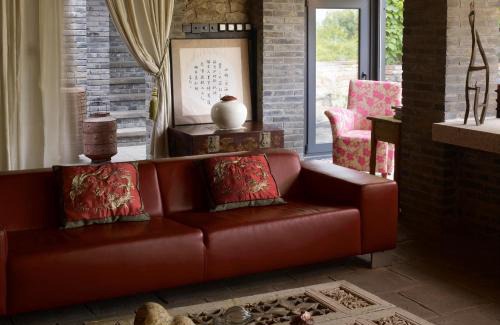 Huairou Hotel | Brickyard Retreat at Mutianyu Great Wall Adjoin to Mutianyu Great Wall - Room with the View of Great Wall - Chinese massage experience - Vehicle Shuttle Service - International Catering - SPA& Nail Beauty Facilities