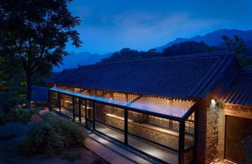 Huairou Hotel | Brickyard Retreat at Mutianyu Great Wall Adjoin to Mutianyu Great Wall - Room with the View of Great Wall - Chinese massage experience - Vehicle Shuttle Service - International Catering - SPA& Nail Beauty Facilities