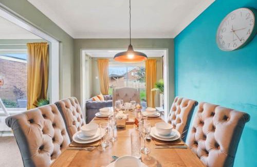 Maidstone House | BridgeCity 4 bedroom house with parking in Maidstone Town