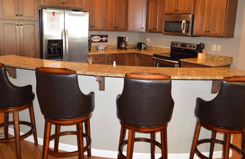 Center Grove Villa | Bridges Bay Resort Newport Building 202