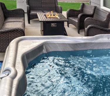 Arnolds Park Villa | Bridges Bay Vacation Cabin 152