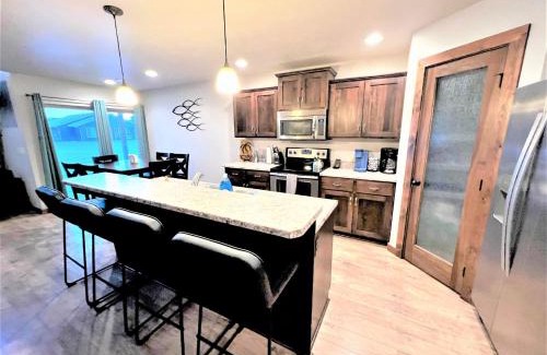 Arnolds Park Villa | Bridges Bay Vacation Cabin 152