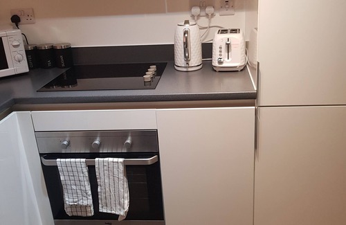 Brierley Hill Apartment | Brierley Hill - Apartment - Sleeps 2 - Parking