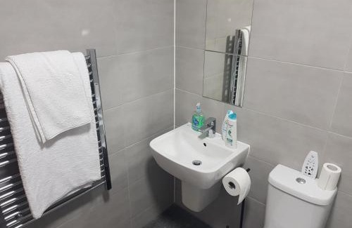 Brierley Hill Apartment | Brierley Hill - Apartment - Sleeps 2 - Parking