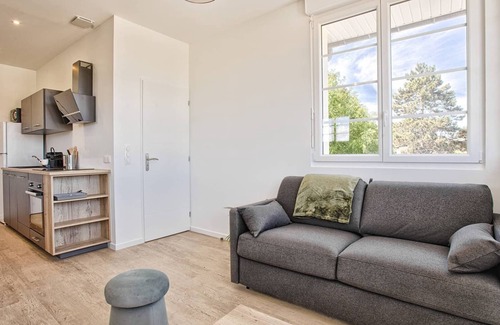Merville-Franceville-Plage Apartment | Bright apartment with 2 balconies, 600m from the beach