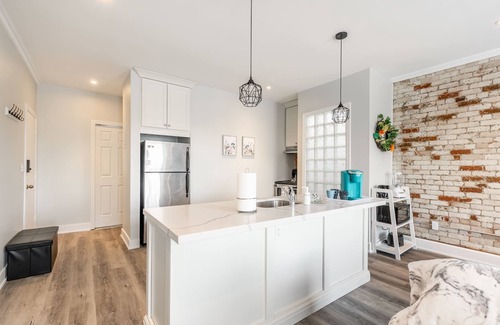 Central Hamilton Apartment | Bright 1 Bedroom Condo Heart of James Street North