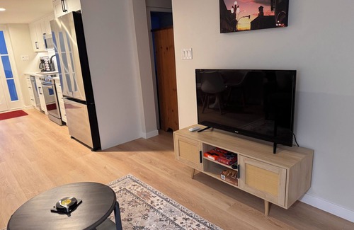 Saanich West Apartment | Bright 1BR Near VGH – Private, Central location, Pet Friendly