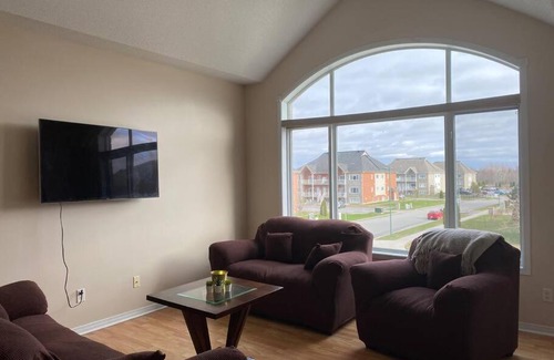 Plateau Apartment | Bright 2 bedroom condo with parking on premises