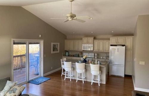 Scio House | Bright 2-bedroom lake view home