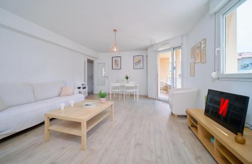 Condrieu Apartment | Bright, 2 bedrooms, central, garage and balcony