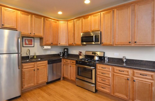 Wrigleyville Condo | Bright 2BR Apt w/Private Entrance & Laundry by AllSet Turnover
