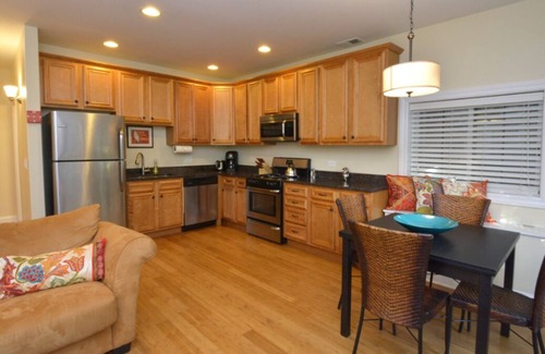 Wrigleyville Condo | Bright 2BR Apt w/Private Entrance & Laundry by AllSet Turnover