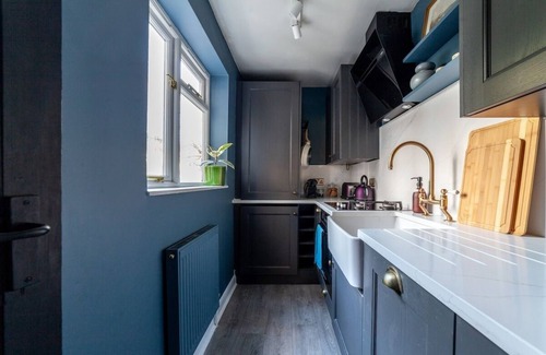 Hackney House | Bright 2BR Garden Flat, 5min to Dalston, Sleeps 5