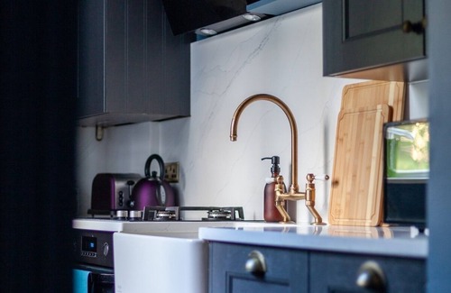 Hackney House | Bright 2BR Garden Flat, 5min to Dalston, Sleeps 5