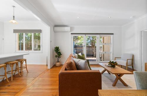 Ashgrove Apartment | Bright 3-Bed with Garden by Banks Street Reserve