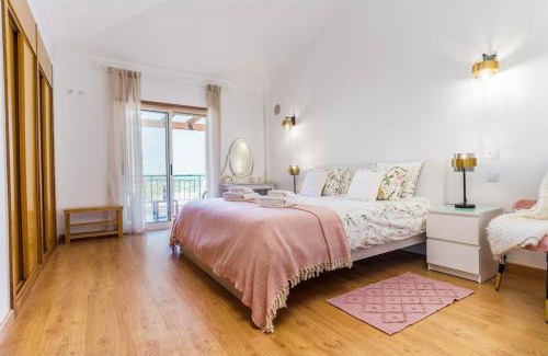 Guia Apartment | Bright 3-BR in Guia with Shared Pool by Lisbeyond