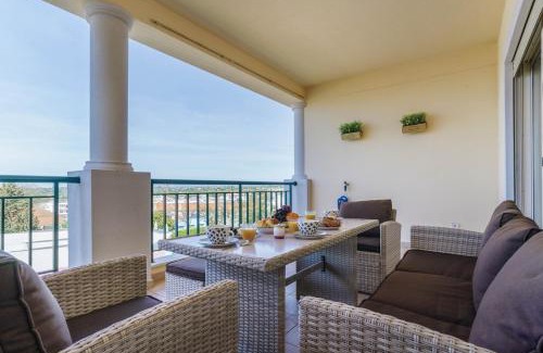 Guia Apartment | Bright 3-BR in Guia with Shared Pool by Lisbeyond