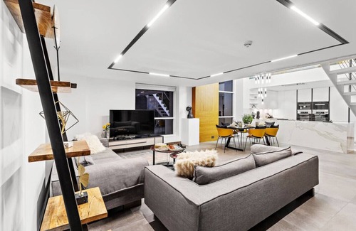 Dubai Marina Apartment | Bright 3BR Apartment in JBR | Close to Beach & Shops