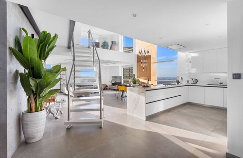 Dubai Marina Apartment | Bright 3BR Apartment in JBR | Close to Beach & Shops