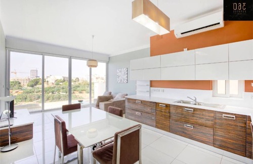 Il-Balluta Apartment | Bright 3BR Apt in St'Julians with Balcony Views!