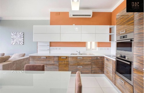 Il-Balluta Apartment | Bright 3BR Apt in St'Julians with Balcony Views!