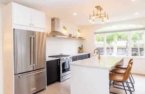 Little Italy House | Bright 4BR Little Italy Home: Free Parking & Sleeps 9!