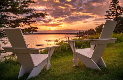 Boothbay Harbor Cabin | Bright ADA Lodge Rm | Ocean Peek | No Hidden Fees