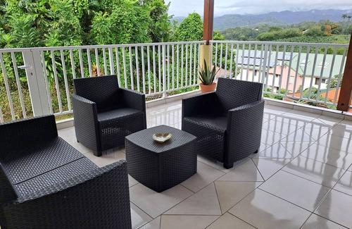 Gros-Morne Apartment | Bright, air-conditioned 86m² F2 apartment with panoramic view