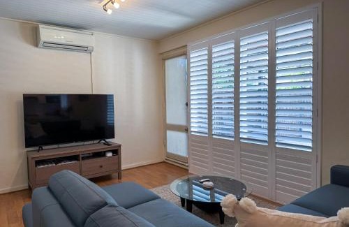 North Adelaide Apartment | Bright & Airy Adelaide Retreat with Courtyard